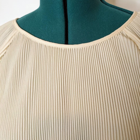 Entro Cream Cold Shoulder Long Sleeves Loose Fit Lightweight Blouse Size M NWT - Picture 3 of 7